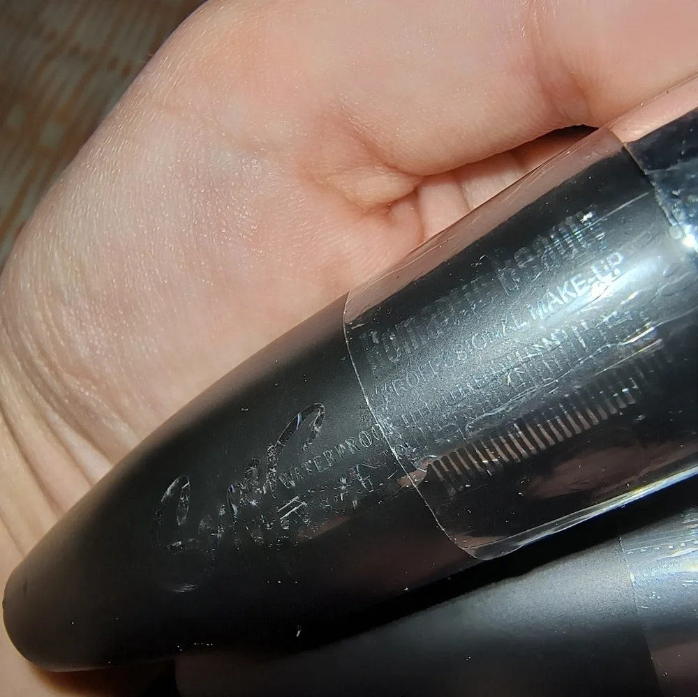 Voluminous Black Mascara